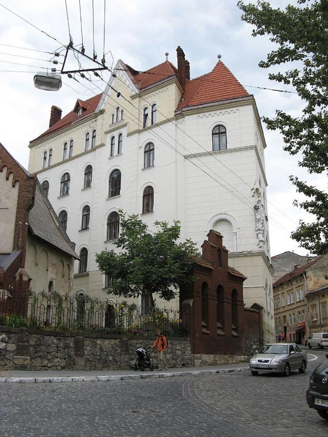 Izuminka V Centre Goroda Lvov Exteriér fotografie